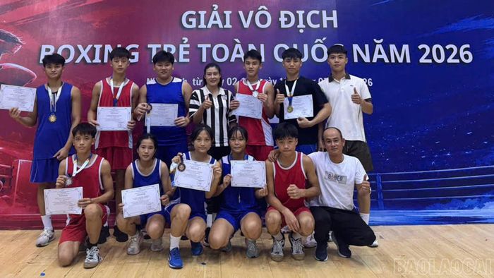 Huấn luyện viên, vận động viên đoàn Lào Cai tham gia giải.