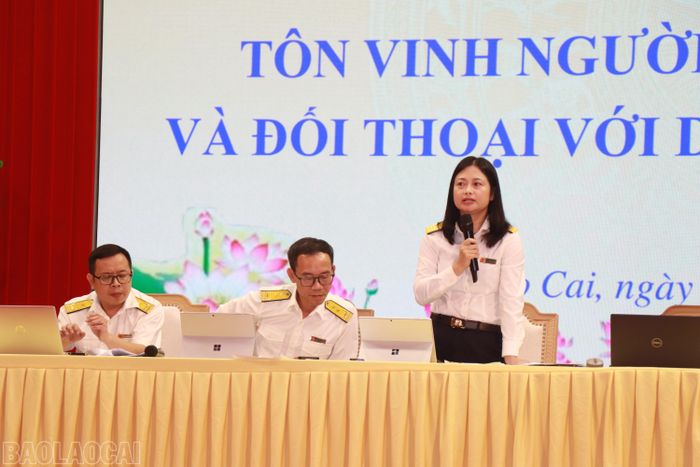 Lãnh đạo Thuế tỉnh Lào Cai đối thoại với các doanh nghiệp.
