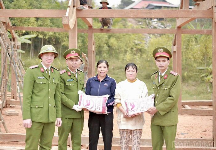 Đơn vị tích cực vận động nguồn lực xã hội hóa để hỗ trợ người dân có hoàn cảnh khó khăn