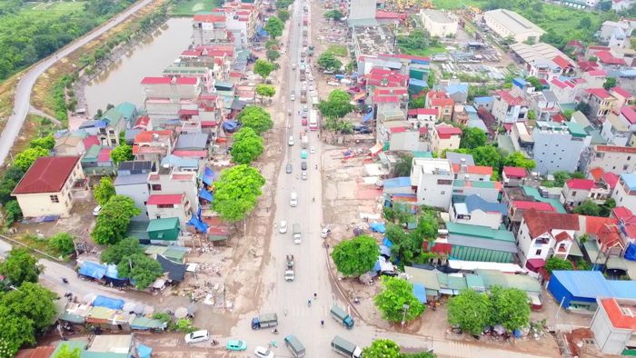 Kiểm tra tiến độ thi công dự án cuối tháng 6 vừa qua, Bí thư Thành ủy Hà Nội Trần Đức Thắng yêu cầu UBND thành phố chỉ đạo các sở, ngành, địa phương liên quan xác định giải phóng mặt bằng là nhiệm vụ trọng tâm.