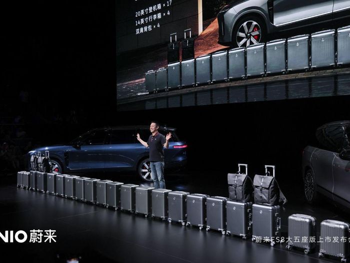 Chiếc SUV điện Nio ES8 phiên bản 5 chỗ vừa được bàn giao tới khách hàng.