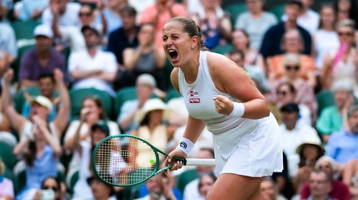 Ostapenko vừa đánh đơn hay, vừa đánh đôi rất cừ.