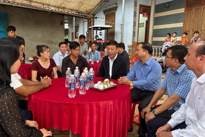 Phó Bí thư Tỉnh ủy Bùi Thắng đề nghị cấp ủy, chính quyền quan tâm động viên hỗ trợ các gia đình vượt qua nỗi đau, vươn lên trong cuộc sống