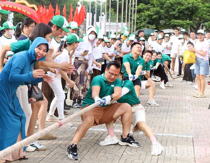 Thi Kéo co tại chương trình.