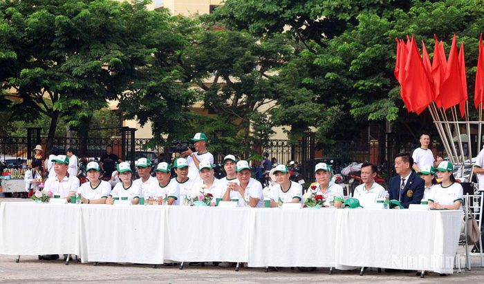 Các đại biểu dự chương trình.