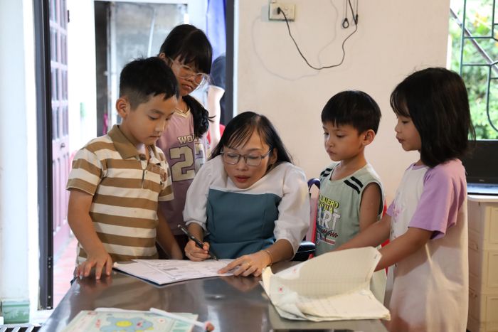 Nguyễn Thị Ngọc Tâm luôn tận tâm trong từng giờ lên lớp, truyền cảm hứng học tập cho các em học sinh.