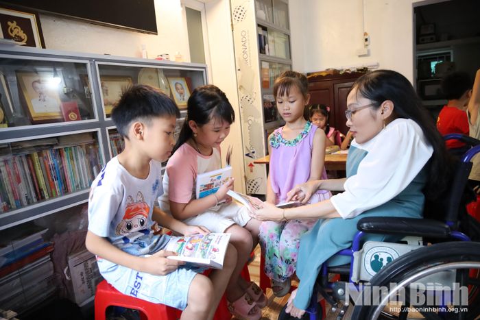 Không gian đọc "Ngọc Tâm Thủy Tinh" là nơi Nguyễn Thị Ngọc Tâm và các em học sinh cùng nuôi dưỡng tình yêu sách, bồi đắp tri thức.