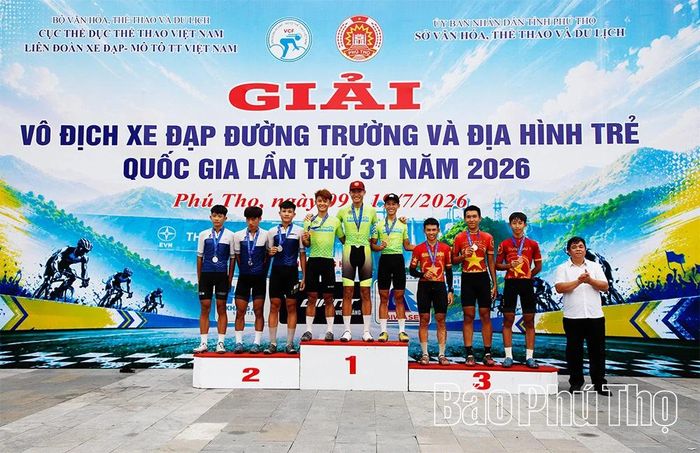 Đoàn vận động viên Phú Thọ giành Huy chương Bạc nội dung băng đồng Olympic đồng đội nam lứa tuổi 17-18.