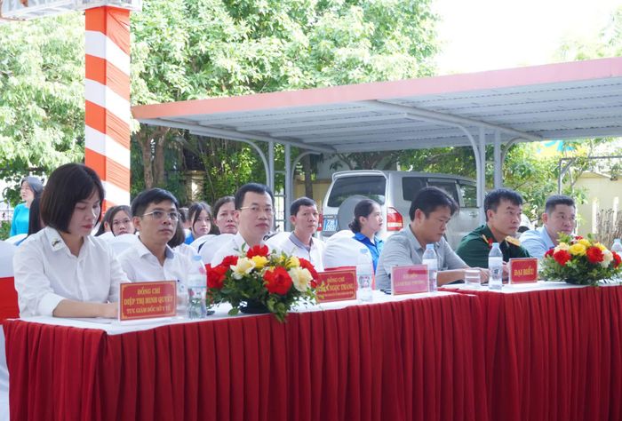 Các đại biểu tham dự lễ phát động - Ảnh: H.L
