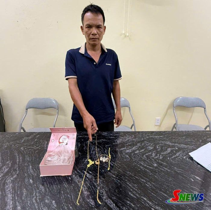 Đối tượng Hoàng Văn Hiệp và tang vật tại cơ quan Công an