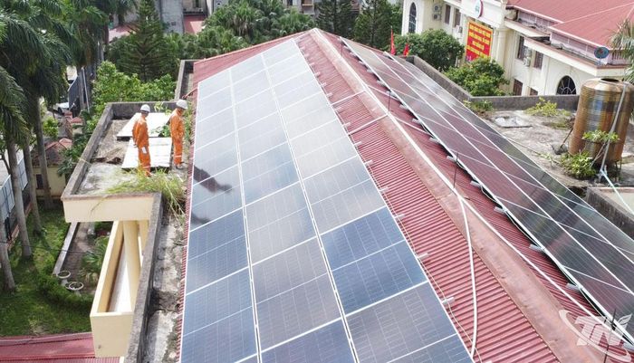 Nhiều đơn vị trên địa bàn tỉnh Thái Nguyên chủ động lắp đặt điện mặt trời mái nhà.
