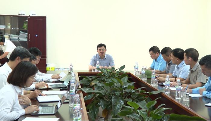 Bí thư Đảng ủy, Chủ tịch HĐTV Tập đoàn Ngô Hoàng Ngân chỉ đạo đẩy nhanh tiến độ để sớm liên thông toàn tuyến băng tải