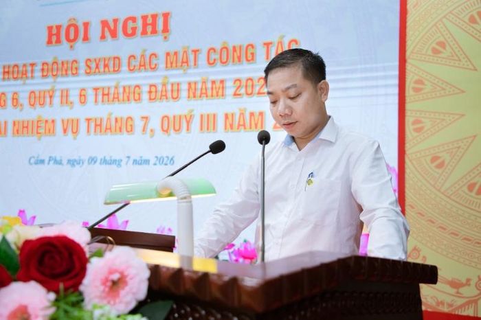 Đồng chí Lưu Minh Đức - Quản đốc phân xưởng TGTN tham luận tại hội nghị