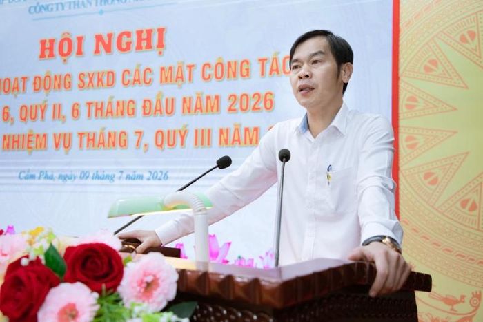 Đồng chí Vương Minh Thu - Bí thư Đảng ủy, Giám đốc Công ty phát biểu chỉ đạo tại hội nghị