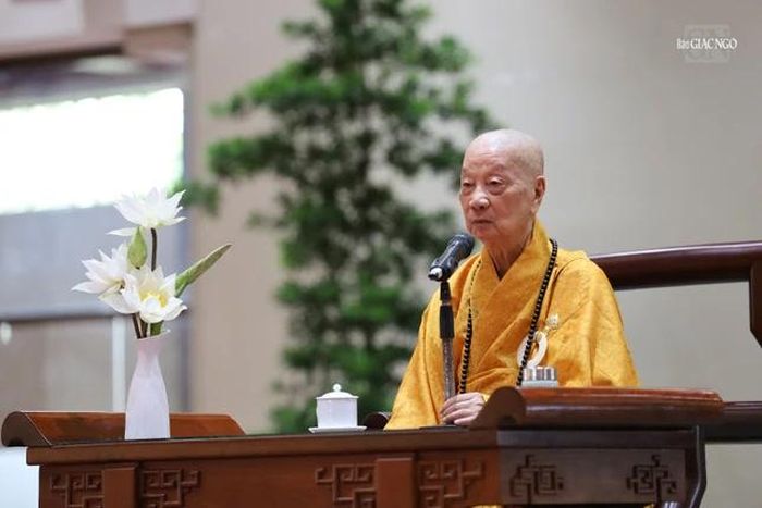 Đức Pháp chủ GHPGVN huấn thị - Ảnh: Nhân Hòa