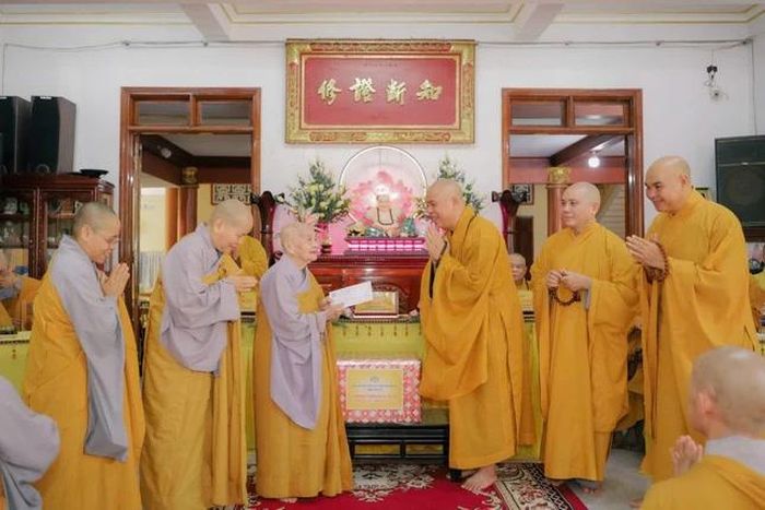 Cúng dường tại trường hạ Ni chùa Tâm Ấn