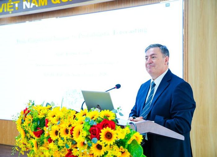  Giáo sư Andrea Cilloni (Đại học Parma, Ý) 