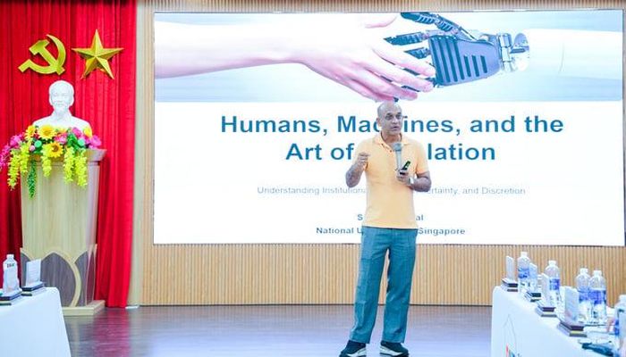  Giáo sư Sumit Agarwal (Đại học Quốc gia Singapore) 