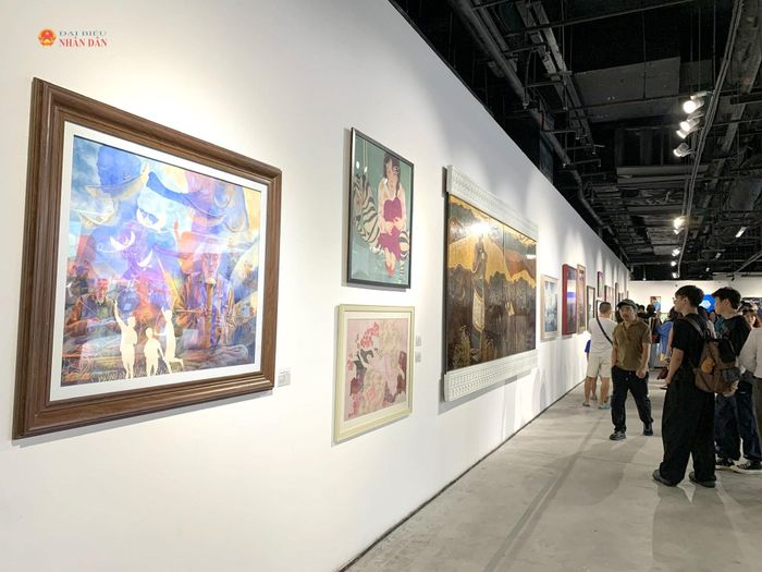 Một góc triển lãm tuyển chọn các tác phẩm tham gia Festival Mỹ thuật trẻ lần thứ 8. Ảnh: Th. Nguyên