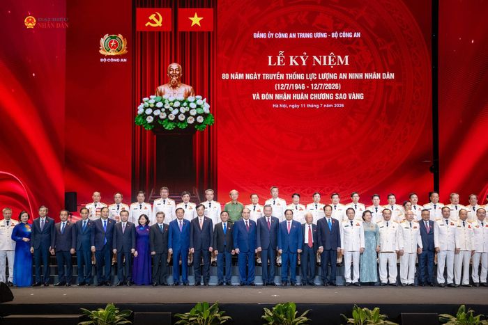 Tổng Bí thư, Chủ tịch nước Tô Lâm cùng lãnh đạo, nguyên lãnh đạo Đảng, Nhà nước và các đại biểu. Ảnh: Phạm Thắng