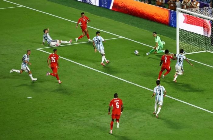 Dù mở tỷ số sớm và thậm chí chơi hơn người từ phút 72, Argentina vẫn không thể khuất phục đại diện châu Âu trong hai hiệp chính. Ảnh: Reuters.