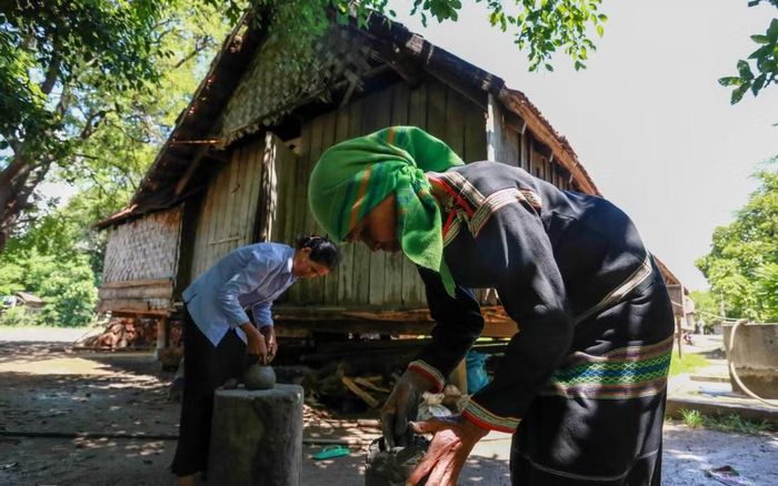 Nghề làm gốm của đồng bào ở Đắk Lắk.
