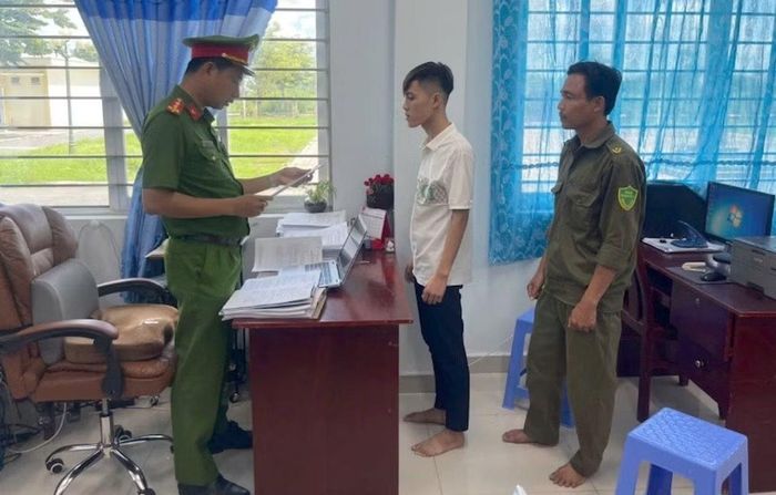 Cơ quan CSĐT tống đạt quyết định tố tụng đối với Nguyễn Hoài Ninh và Dương Nguyễn Duy Khánh.