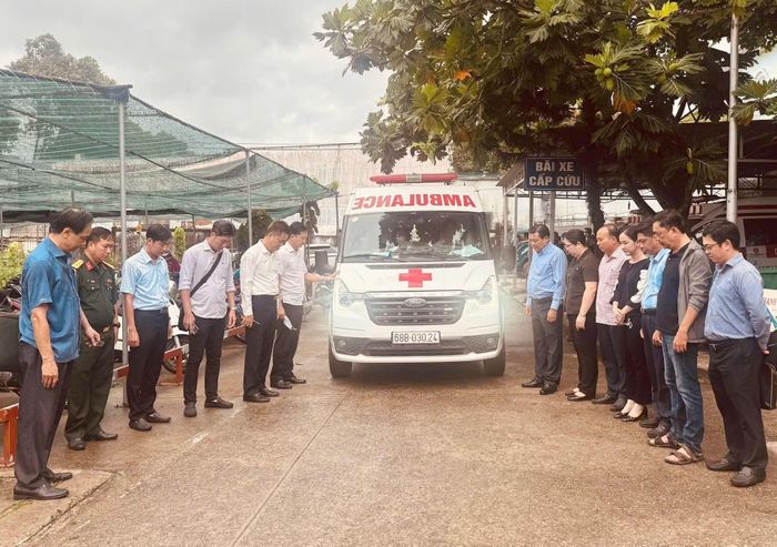 Các nạn nhân không may đã tử vong được đưa vào đất liền để thực hiện các thủ tục theo quy định.