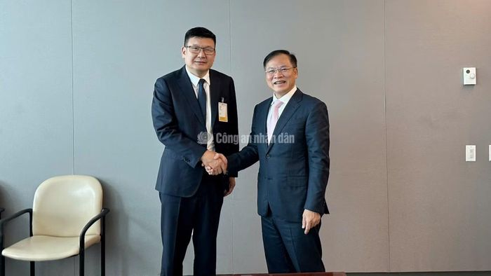 Thứ trưởng Nguyễn Văn Long và Thứ trưởng Bộ Công an Trung Quốc Lăng Chí Phong