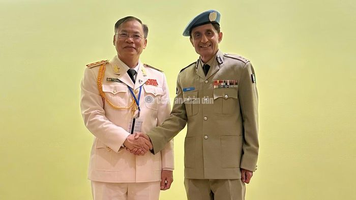  Thứ trưởng Nguyễn Văn Long và Tư lệnh Cảnh sát LHQ Faisal Shakhar. 