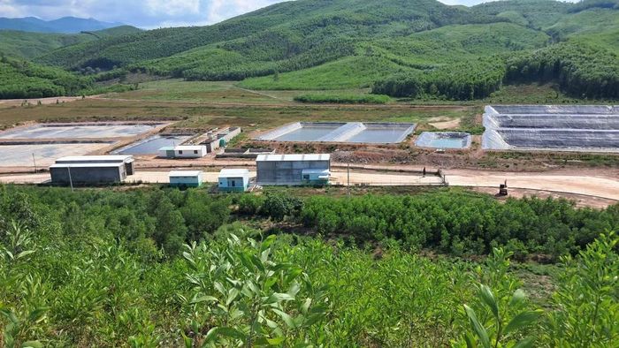 Một khu vực có nhiều hồ - bể chứa trong Trang trại CNH Minh Phúc.