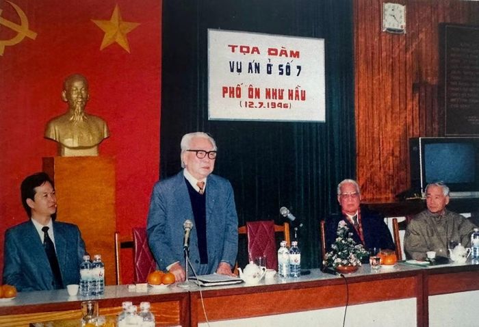 Đồng chí Lê Giản, nguyên Giám đốc Nha Công an Trung ương trực tiếp chỉ đạo khám phá vụ án ở số 7 phố Ôn Như Hầu, phát biểu tại cuộc tọa đàm (tháng 3/1995)