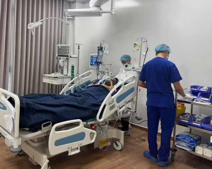 Nạn nhân trong vụ lật ca nô tại Phú Quốc được điều trị tích cực. Ảnh: TTXVN