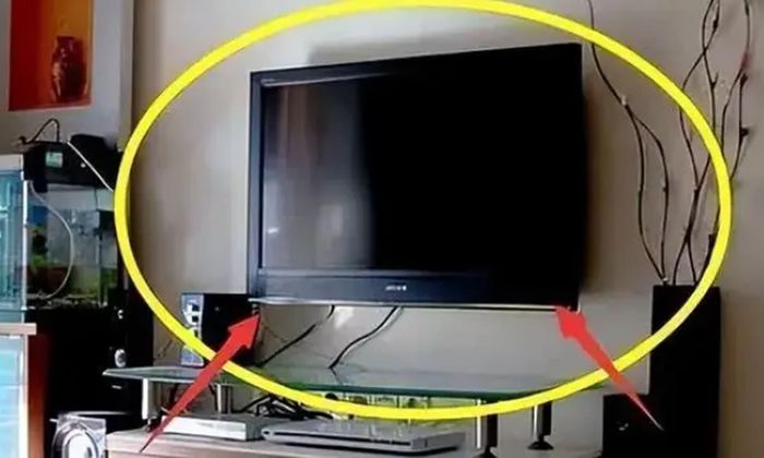 Tivi vẫn cần duy trì một lượng điện nhất định để luôn trong trạng thái sẵn sàng nhận tín hiệu từ điều khiển từ xa. Ảnh minh họa.