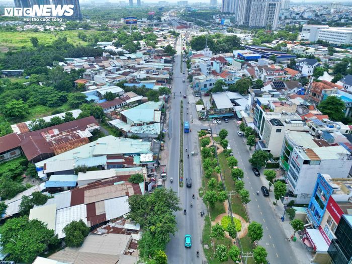 Hạng mục còn lại là mở rộng đường Lương Định Của lên 4 làn xe theo hướng từ đại lộ Mai Chí Thọ đến đường Nguyễn Hoàng, bao gồm đường giao thông, hệ thống thoát nước, vỉa hè và chiếu sáng. Toàn bộ hạng mục này hiện chưa thể khởi công vì chưa hoàn tất công tác giải phóng mặt bằng.