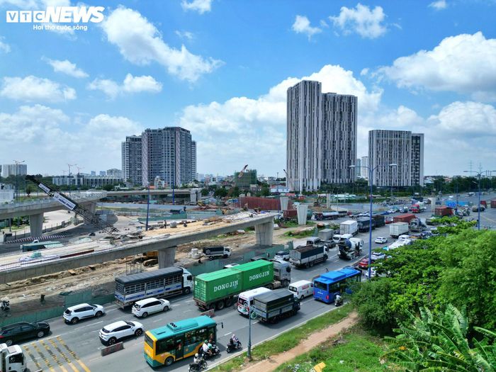 Theo kế hoạch mới, toàn bộ dự án nút giao An Phú dự kiến hoàn thành trong quý II/2027, sau đó bàn giao công trình và thực hiện quyết toán trong quý III/2027. Đối với các hạng mục đang triển khai, Ban Giao thông cho biết nhánh cầu N4 dự kiến thông xe vào cuối tháng 7/2026; nhánh cầu N1.1 dự kiến đưa vào khai thác đầu tháng 10/2026.