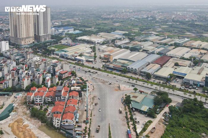 Dự án có tổng mức đầu tư khoảng 1.495 tỷ đồng từ ngân sách thành phố, quy mô mặt cắt ngang 60m và kết nối với Quốc lộ 32 tại khu vực cụm công nghiệp Lai Xá.