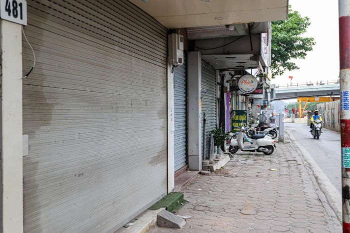 Nhiều cửa hàng “đất vàng” đóng cửa. (Ảnh: Minh Đức).