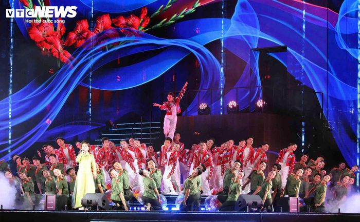 Chương “Mạch ngầm”: Lắng lại trước những hy sinh thầm lặng của bao thế hệ chiến sĩ An ninh Nhân dân trên mọi mặt trận, gắn bó máu thịt với Nhân dân để giữ trọn bình yên cho Tổ quốc.