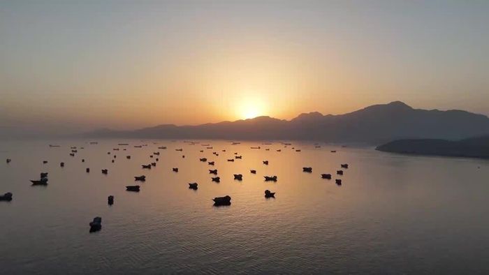 Toàn cảnh eo biển Hormuz nhìn từ khu vực Musandam của Oman. Ảnh chụp từ video của Reuters