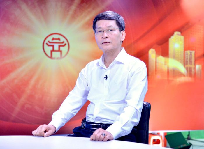 Phó Giám đốc Sở Y tế Hà Nội Vũ Cao Cương trao đổi tại một chương trình của Cơ quan Báo và Phát thanh, truyền hình Hà Nội. Ảnh: Viết Thành