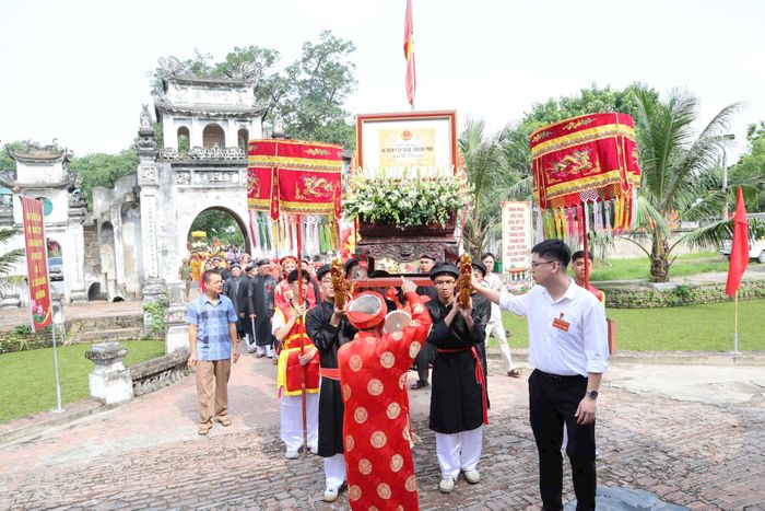 Không chỉ có giá trị lịch sử, văn hóa và tín ngưỡng, đình Phúc còn là "địa chỉ đỏ" ghi dấu nhiều sự kiện cách mạng của địa phương. Ảnh: Bình Minh