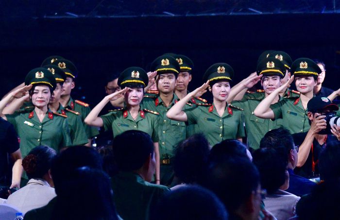 Lực lượng An ninh nhân dân tại Chương trình nghệ thuật. Ảnh: Viết Thành.