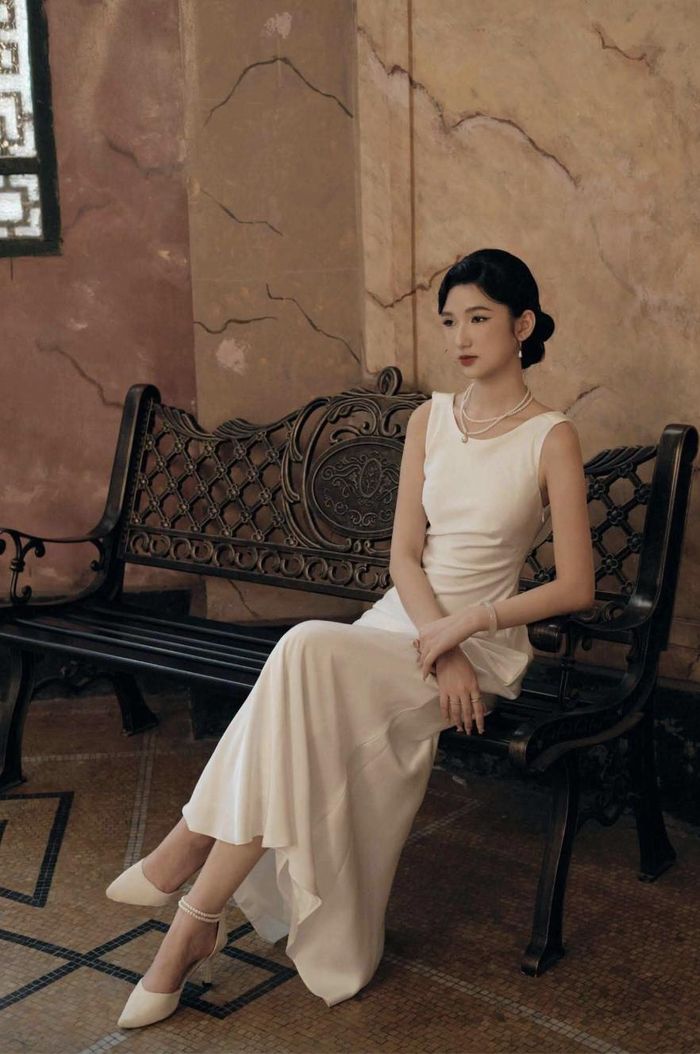 Người đẹp sinh năm 2006 phủ nhận việc đi thử vai vì nghĩ mình giống Nam Phương Hoàng hậu, mà xem đây là cơ hội học hỏi và tích lũy kinh nghiệm. Theo người đẹp, việc đạo diễn chọn Tăng Thanh Hà là hoàn toàn có cơ sở: "Chị có kinh nghiệm nghệ thuật, việc chị đem lại cảm giác đúng với nhân vật cho đạo diễn chắc chắn sẽ hơn một người mới như tôi".