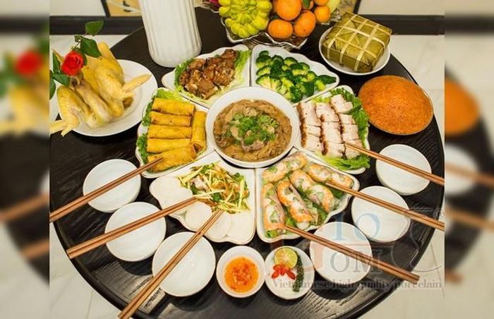 Có thể về số lượng ở mỗi vùng miền khác nhau nhưng nhìn chung cách bày bát cơm cúng khá tương đồng nhau.