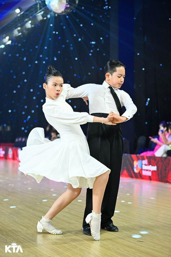 Sinh ra trong gia đình có truyền thống dancesport, Kubi (tên thật là Nguyễn Minh Cường) từ lâu đã trở thành gương mặt quen thuộc với khán giả yêu mến gia đình kiện tướng dancesport Khánh Thi và Phan Hiển.