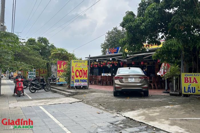 Đặc biệt, các nhà hàng, quán ăn thường tập trung đông người, sử dụng hệ thống gas, điện công suất lớn. Nếu công tác PCCC không được kiểm soát chặt chẽ thì nguy cơ cháy nổ có thể xảy ra bất cứ lúc nào.