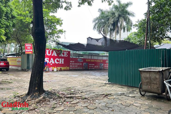 Người dân lo ngại rằng nếu các công trình tạm bợ với mật độ dày đặc này không được kiểm tra đầy đủ về nguồn gốc đất, giấy phép xây dựng, điều kiện an toàn điện và PCCC thì nguy cơ xảy ra sự cố là rất lớn.