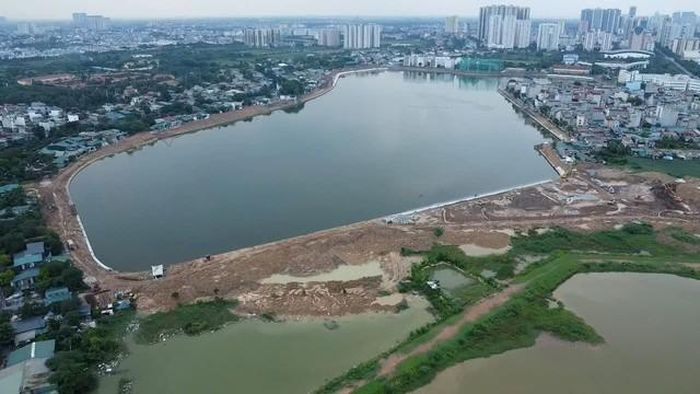 Dự án có diện tích hơn 36ha, là một trong 5 hồ điều hòa trọng điểm được Hà Nội đầu tư theo lệnh khẩn cấp nhằm nâng cao năng lực tiêu thoát nước nội thành trong giai đoạn 2026-2030.