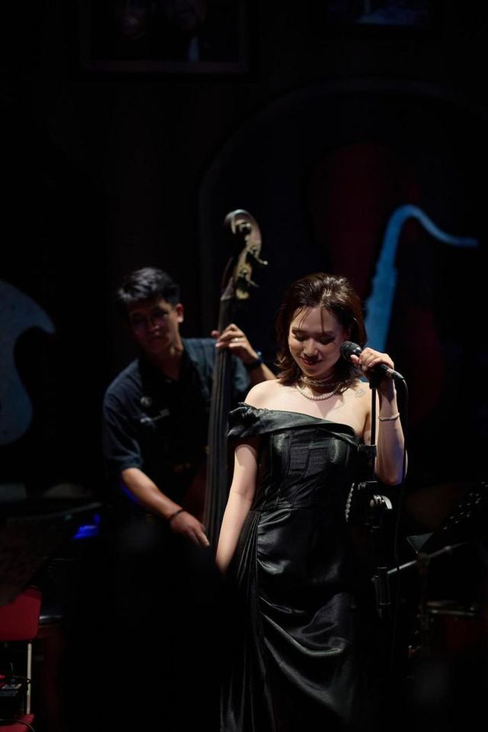 Nguyễn Thùy Linh thể hiện 5 ca khúc trong album “Phố và Jazz”.